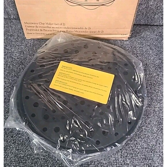 New In Box Pampered Chef Microwave Chip Maker Set Of 2 - Picture 3 of 3